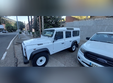 Land Rover - Defender